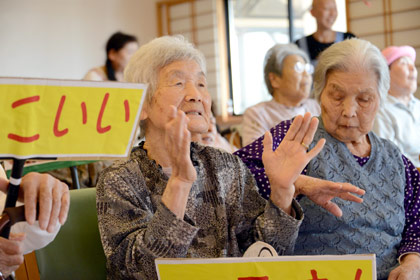 懐かしのあの曲・この曲に、気分もノッてきます。拍手・手拍子大歓迎ですよ！